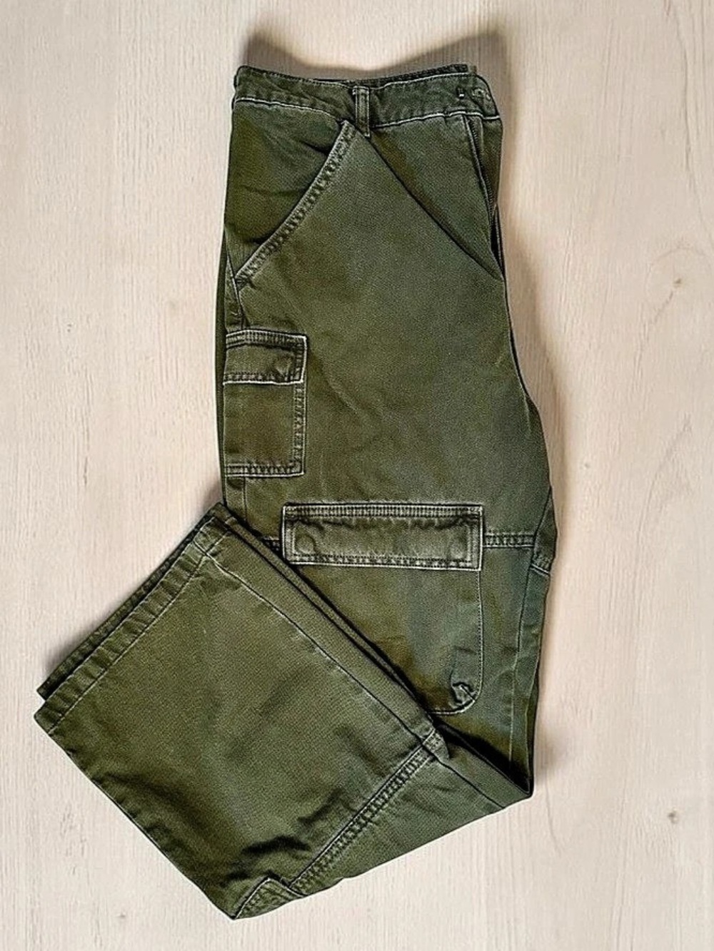 Pilcro Straight Leg Cargo Pants in Green Woman’s Size 31